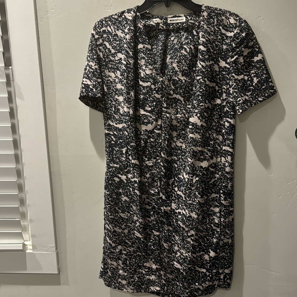 Whistles Silk V Neck Short sleeve Dress Navy Cream Pattern SZ 2 light used ✨✨